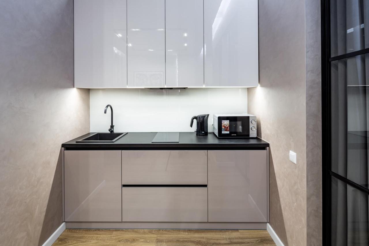 Alfa Apartments 3-Кімнатна Lux-Квартира У Центрі Львова 外观 照片